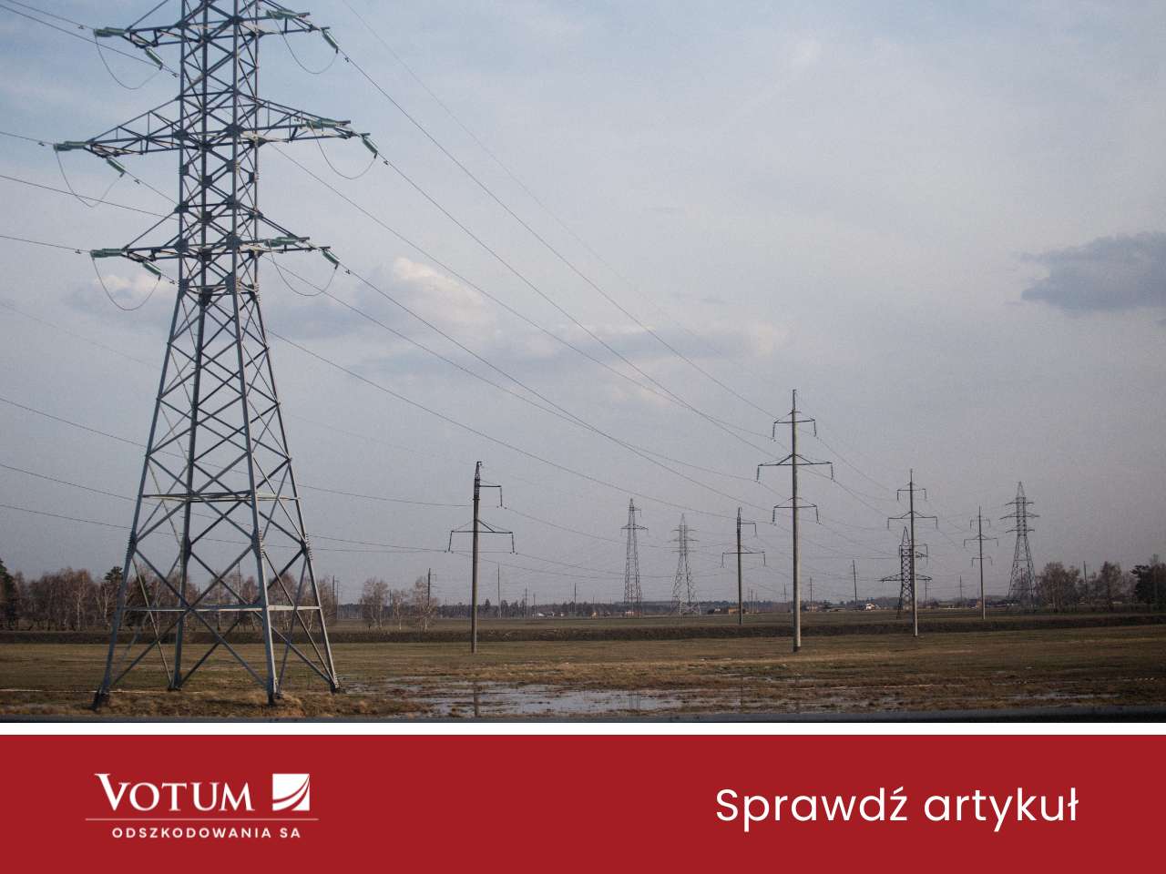 słupy energetyczne na polu