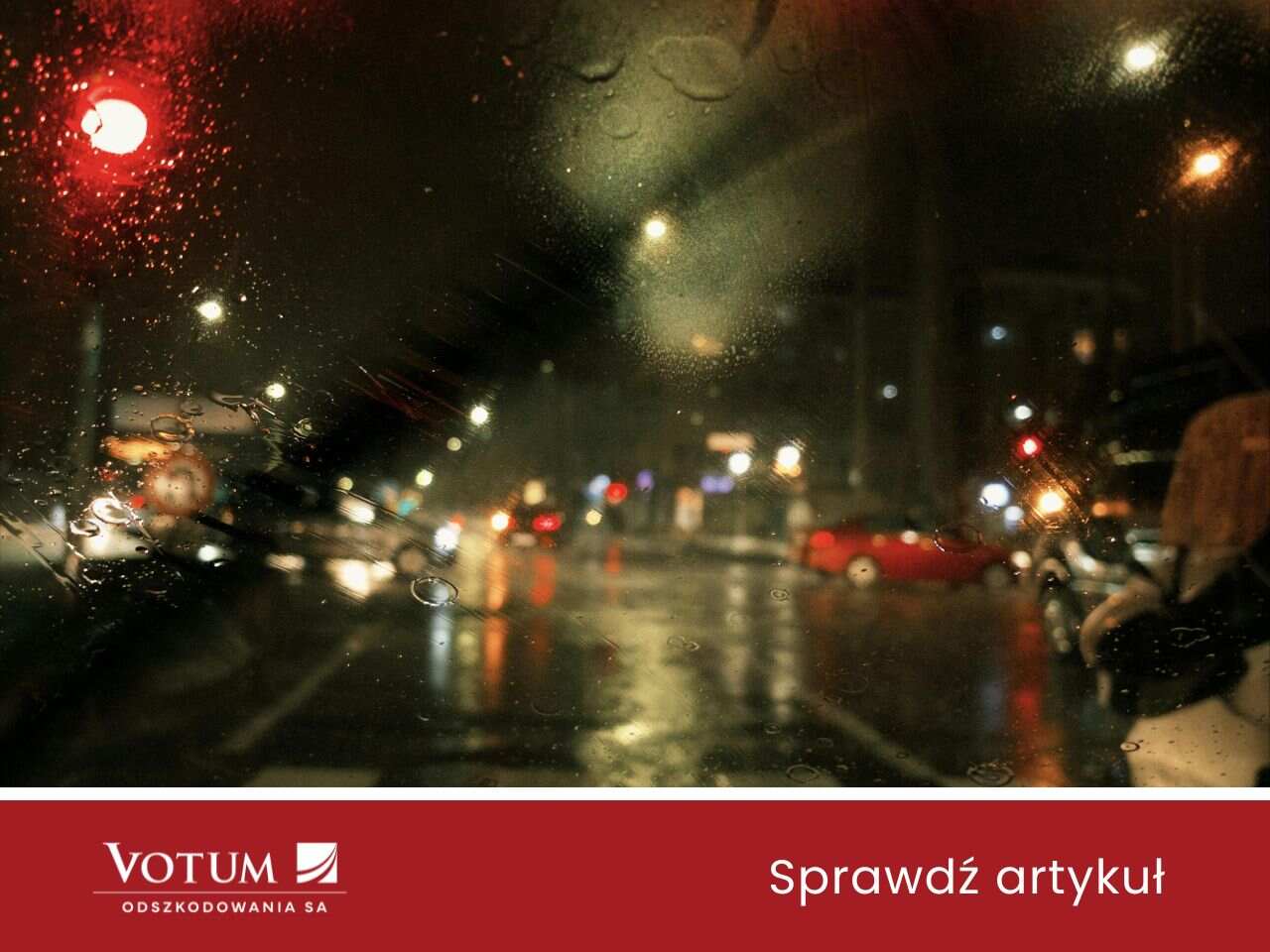 Deszczowa ulica nocą widoczna przez szybę samochodu – grafika promująca artykuł Votum Odszkodowania
