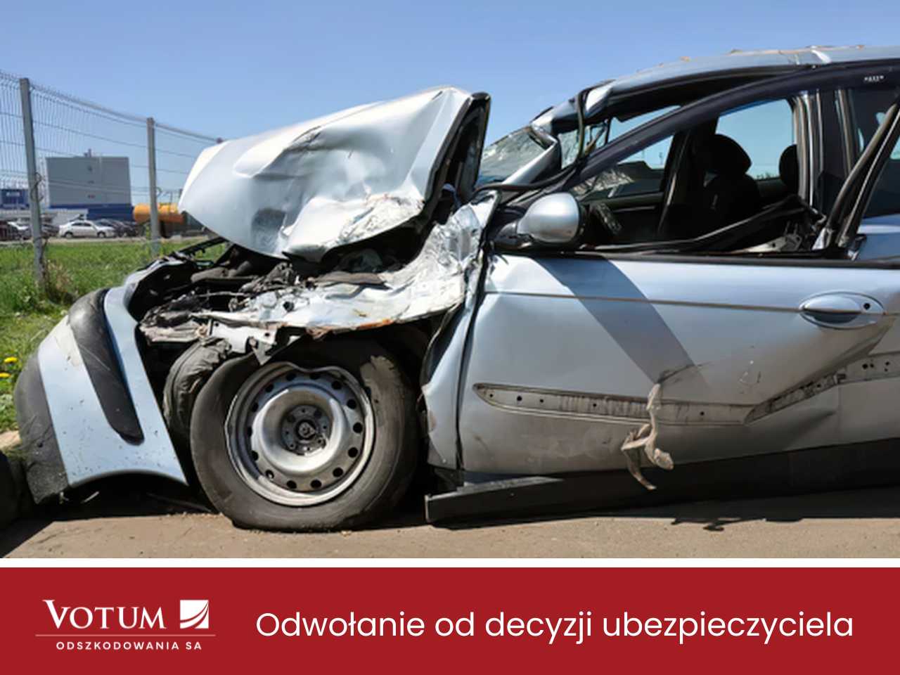 rozbite auto w wypadku drogowym