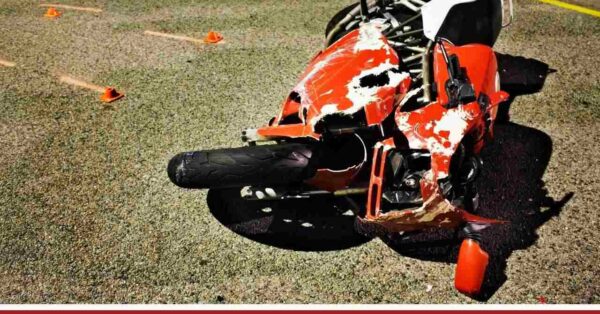 wypadek motocyklisty - zniszczony motor