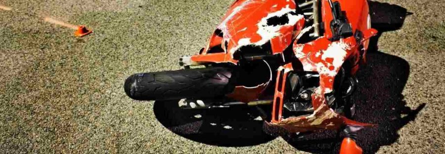 wypadek motocyklisty - zniszczony motor