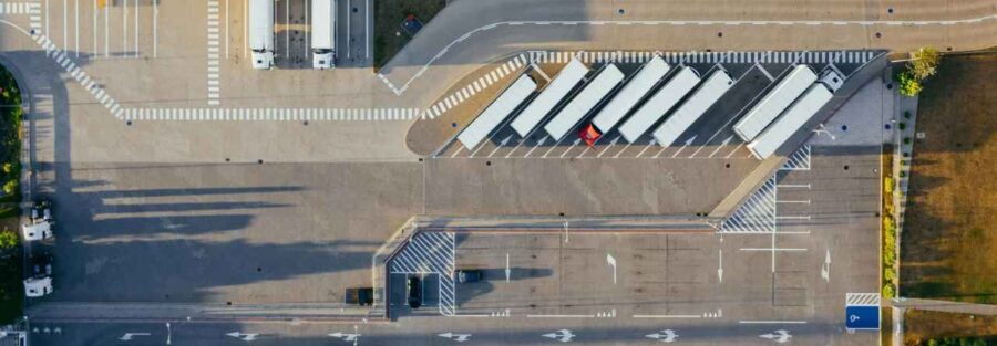 Hałas z centrum logistycznego i magazynu - zdjęcie centrum logistycznego z lotu ptaka