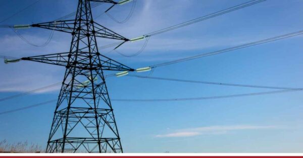 Słup energetyczny wysokiego napięcia